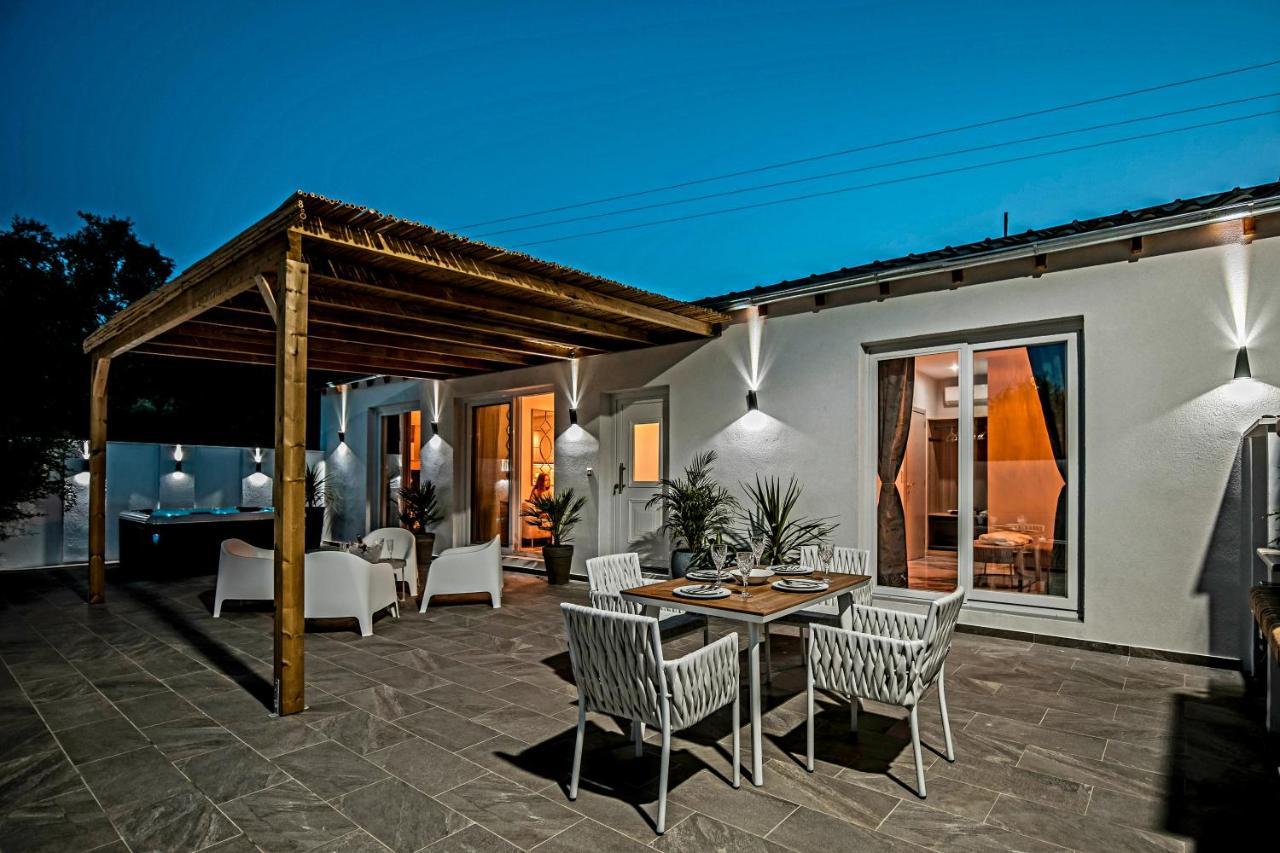 Jacuzzi Deluxe Villa Skala Sotiros Exteriör bild