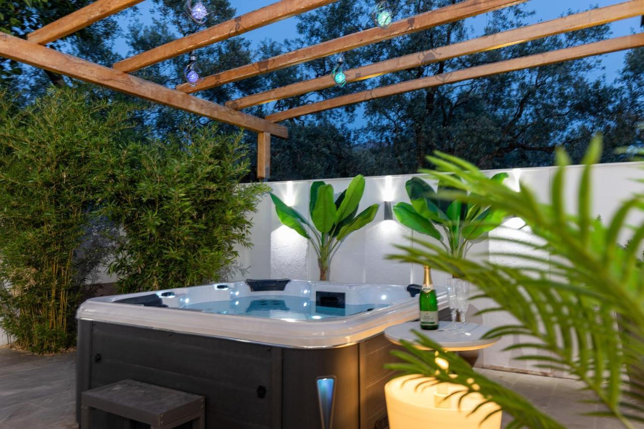 Jacuzzi Deluxe Villa Skala Sotiros Exteriör bild